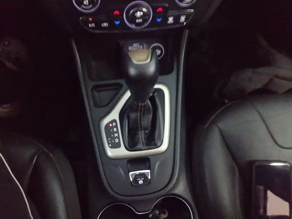 Jeep Cherokee 2018 — фото 14