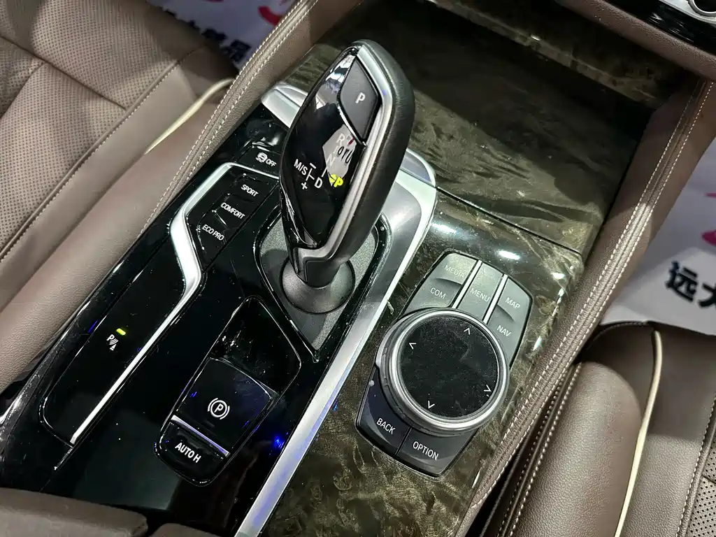 BMW 5 Series 2021 — фото 12
