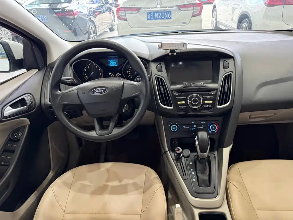 Ford Focus 2019 — фото 11