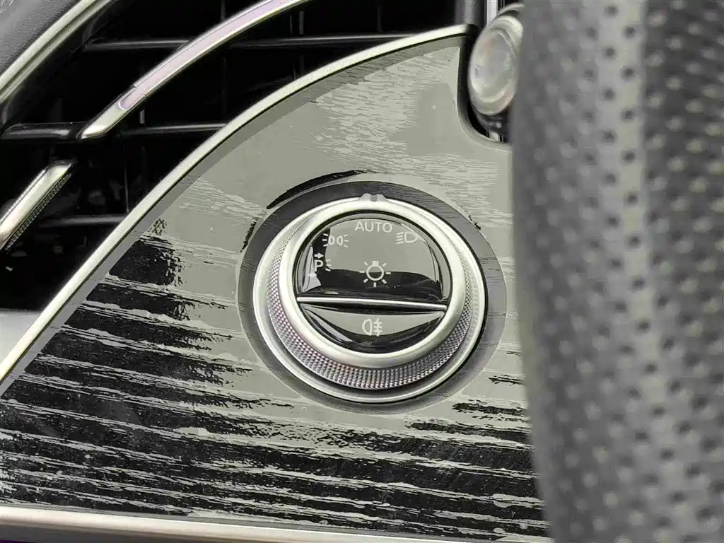 Mercedes-Benz E-Class 2025 — фото 18