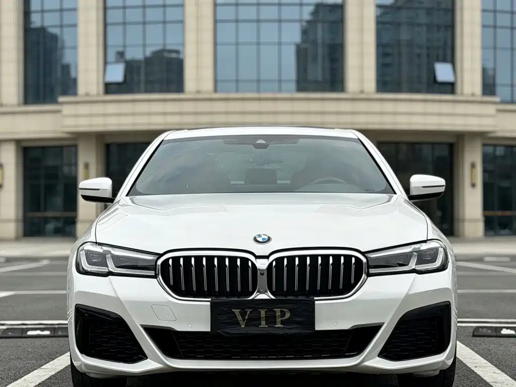 BMW 5 Series 2022 — фото 2