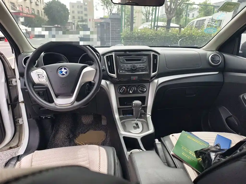 Venucia T70 2015