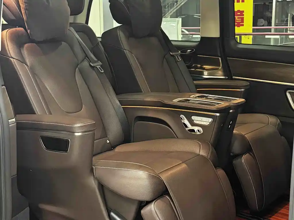 Mercedes-Benz V-Class 2023 — фото 23