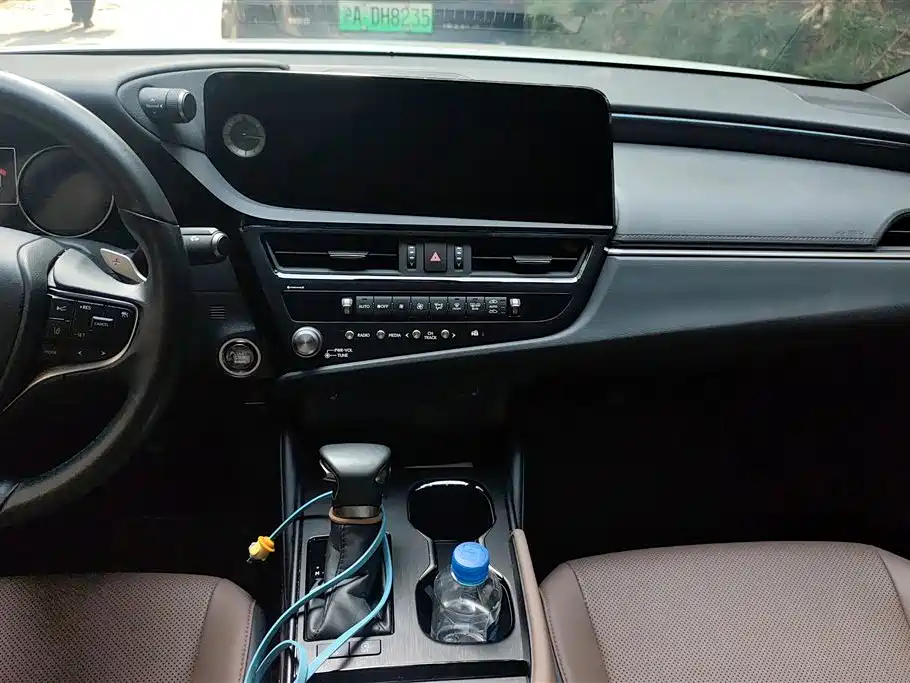 Lexus ES 2023 — фото 13