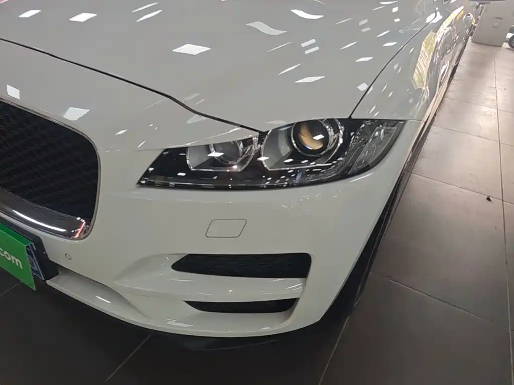 Jaguar F-PACE 2021 — фото 24
