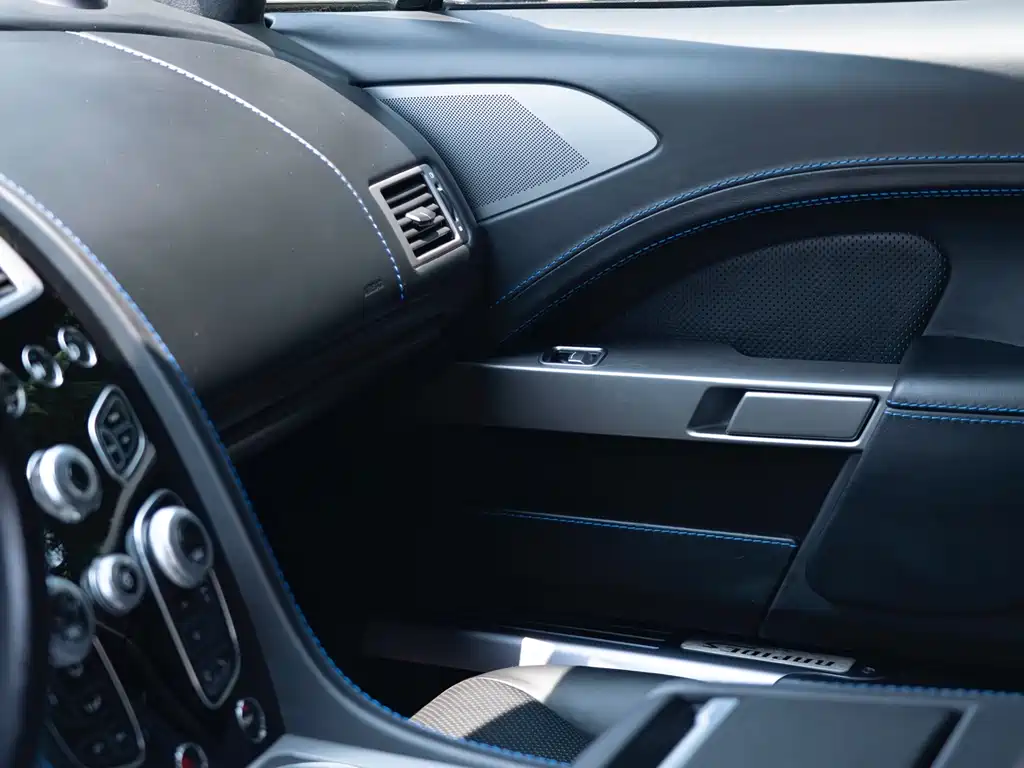 Aston Martin Rapide 2017 — фото 13