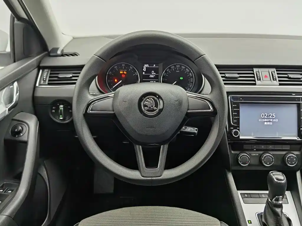 Skoda Octavia 2016 — фото 11