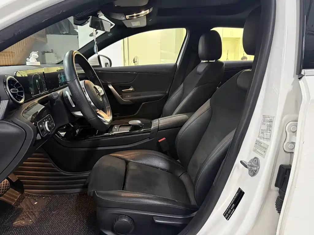 Mercedes-Benz A-Class 2019 — фото 10