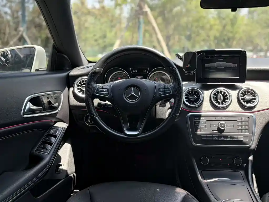 Mercedes-Benz CLA 2015