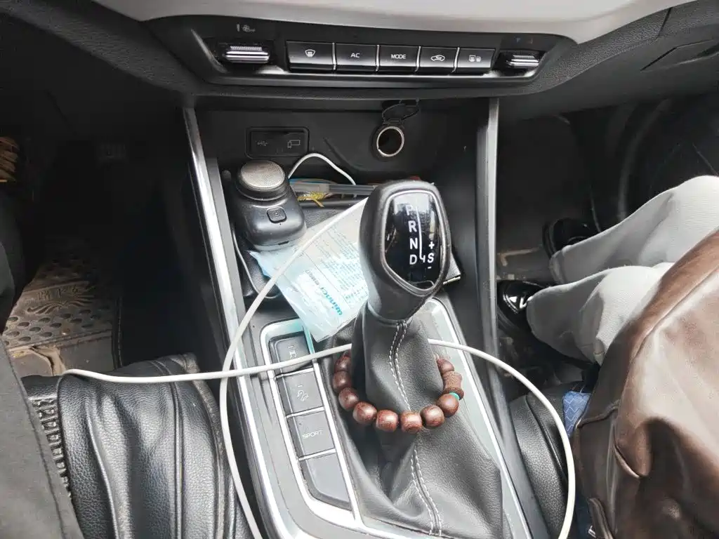 Geely Vision X3 2020 — фото 11