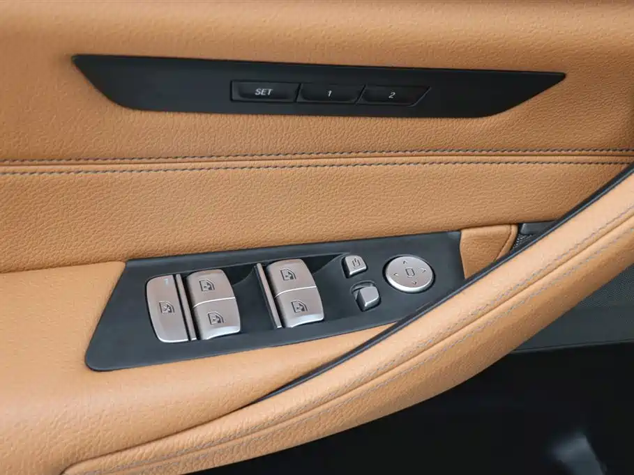 BMW 5 Series 2019 — фото 11