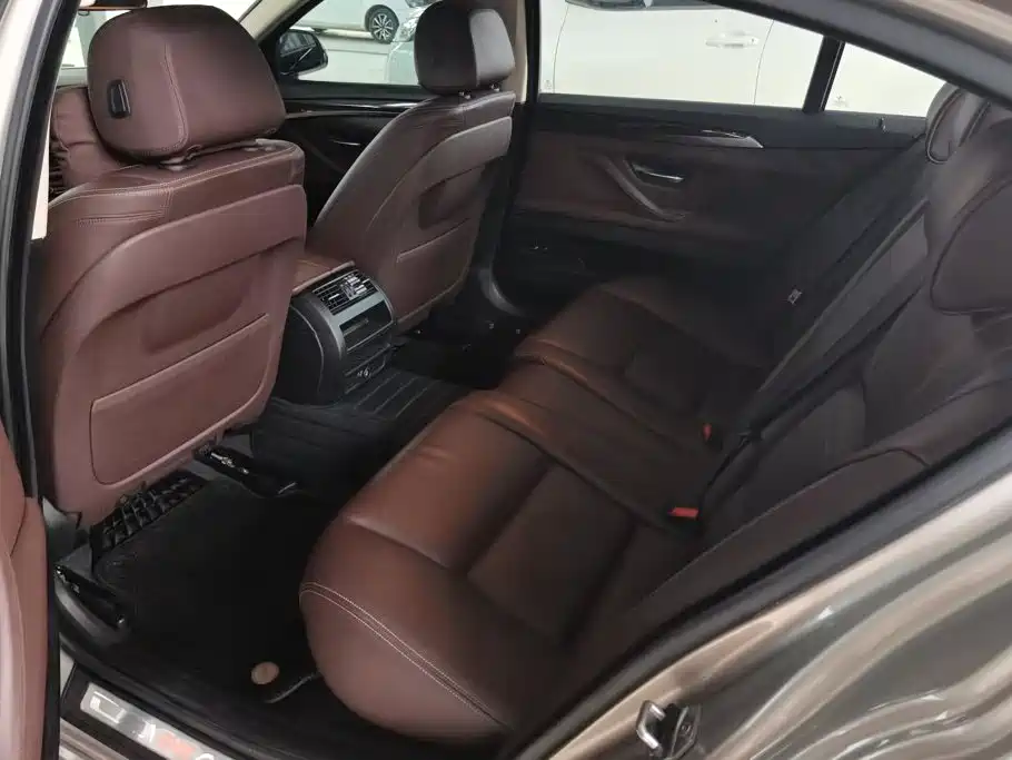 BMW 5 Series 2016 — фото 11