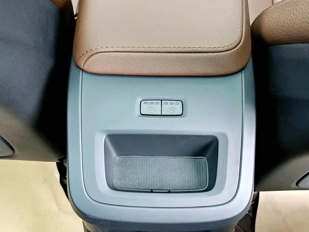 Volvo XC60 Plug-In Hybrid 2023 — фото 14
