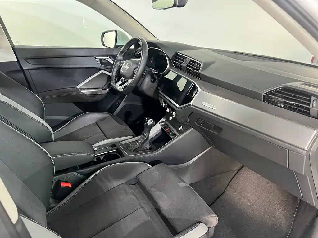 Audi Q3 2023 — фото 16