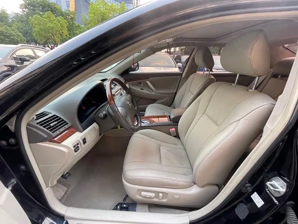 Toyota Camry 2014 — фото 15