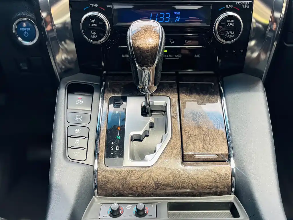 Toyota Alphard 2021 — фото 17