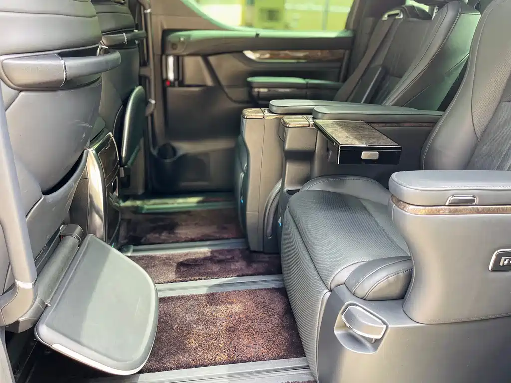 Toyota Alphard 2021 — фото 14
