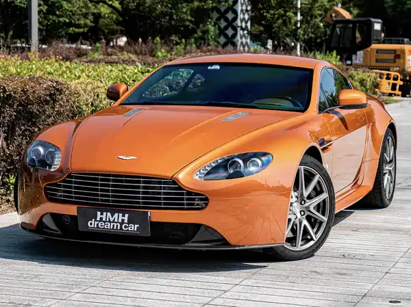 Aston Martin V8 Vantage 2014