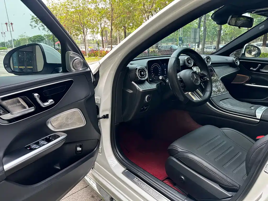 Mercedes-Benz C-Class 2023 — фото 4