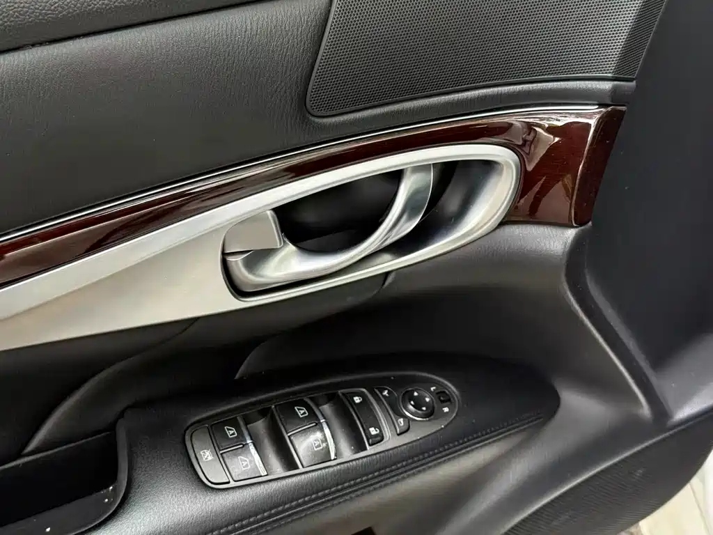 Infiniti Q70 2016 — фото 12