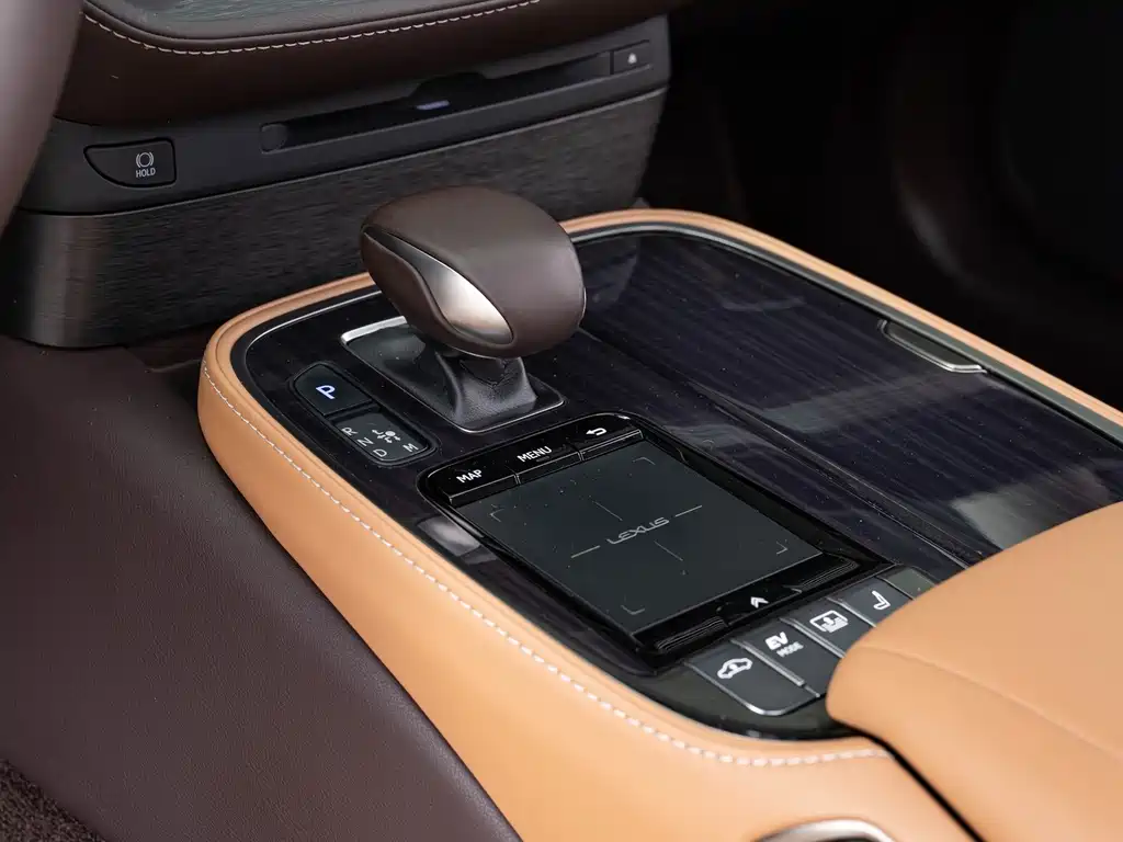 Lexus LS 2021 — фото 15