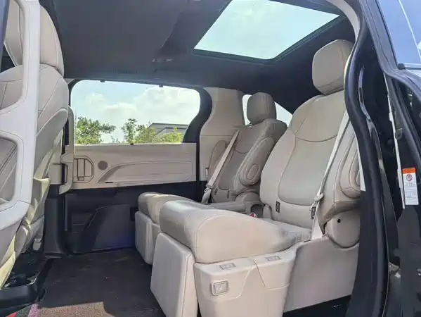 Toyota Granvia 2023