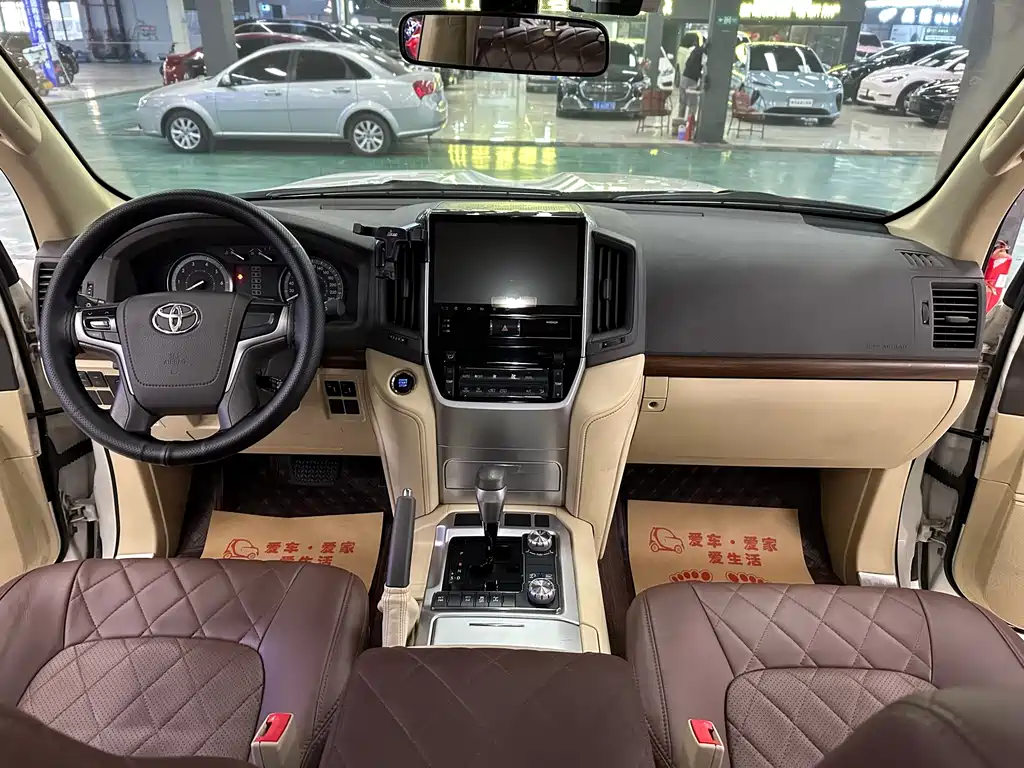 Toyota Land Cruiser 2018 — фото 12