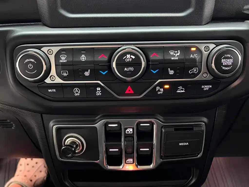 Jeep Wrangler 2021 — фото 9