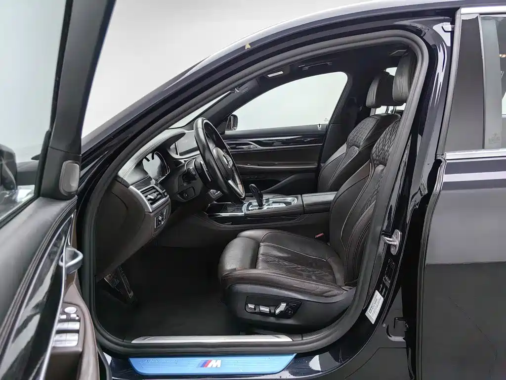 BMW 7 Series 2018 — фото 10