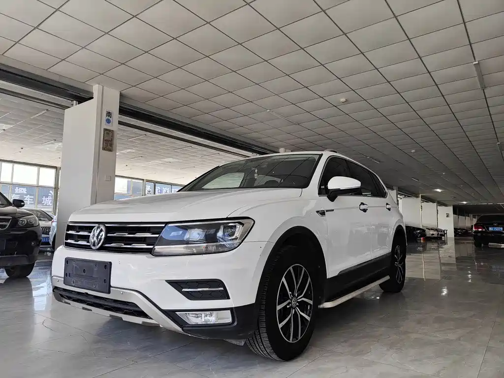 Volkswagen Tiguan L 2018 — фото 1