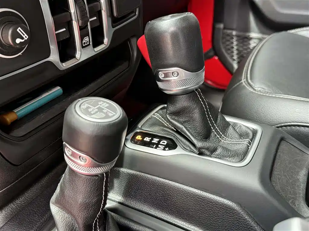 Jeep Wrangler 2021 — фото 10