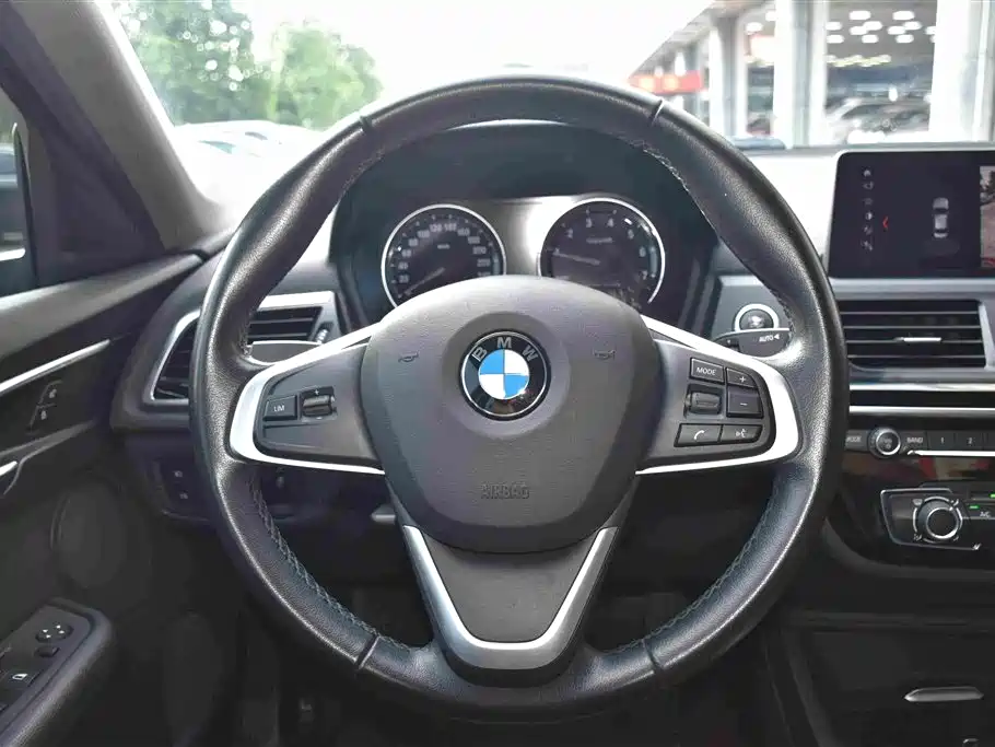BMW 1 Series 2020 — фото 11