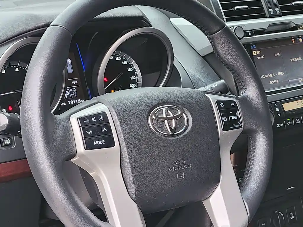Toyota Prado 2015 — фото 7