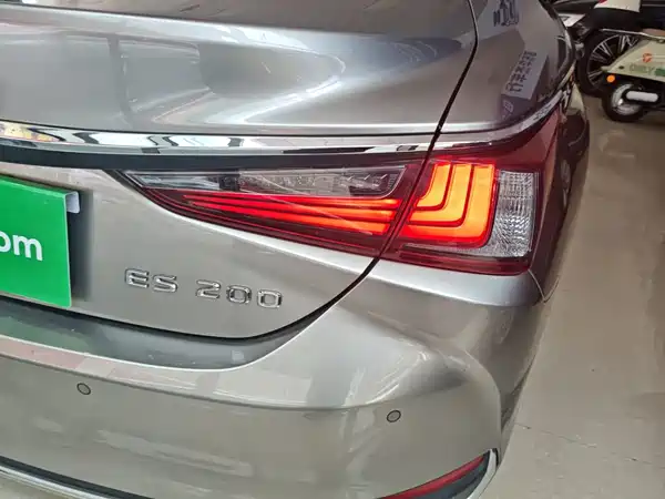 Lexus ES 2024