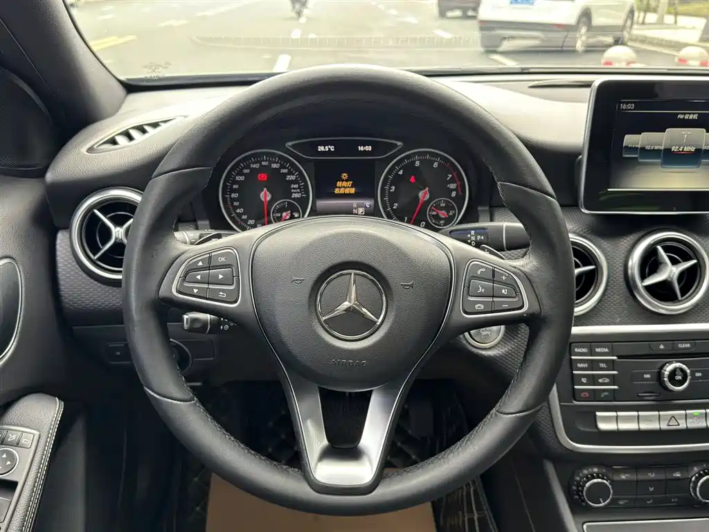 Mercedes-Benz A-Class 2017 — фото 3