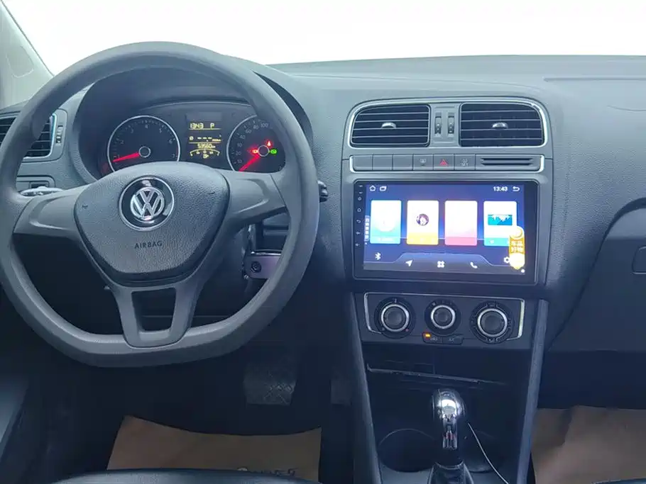 Volkswagen Polo 2016 — фото 12