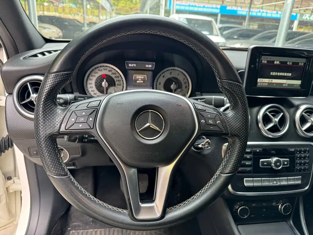 Mercedes-Benz A-Class 2016 — фото 10