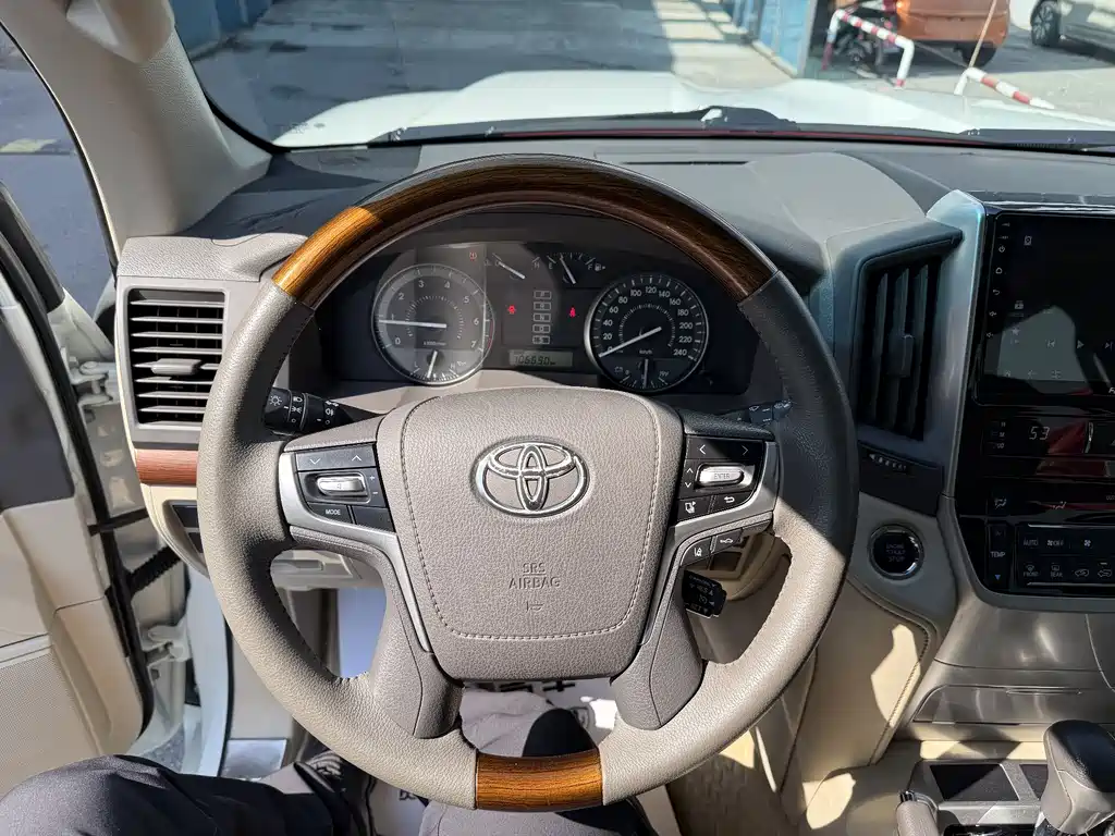 Toyota Land Cruiser 2018 — фото 20