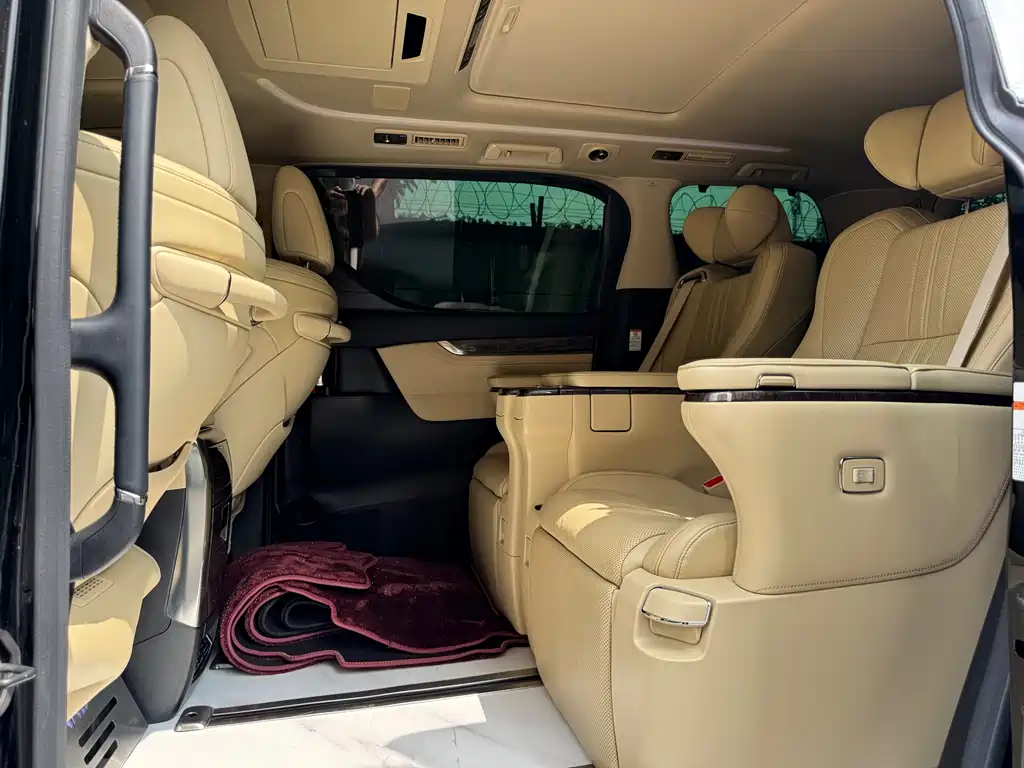 Toyota Alphard 2021 — фото 14