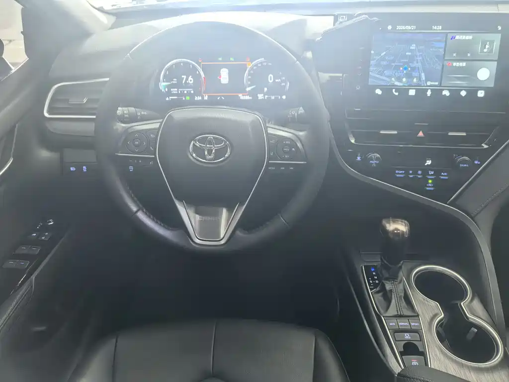 Toyota Camry 2022 — фото 15