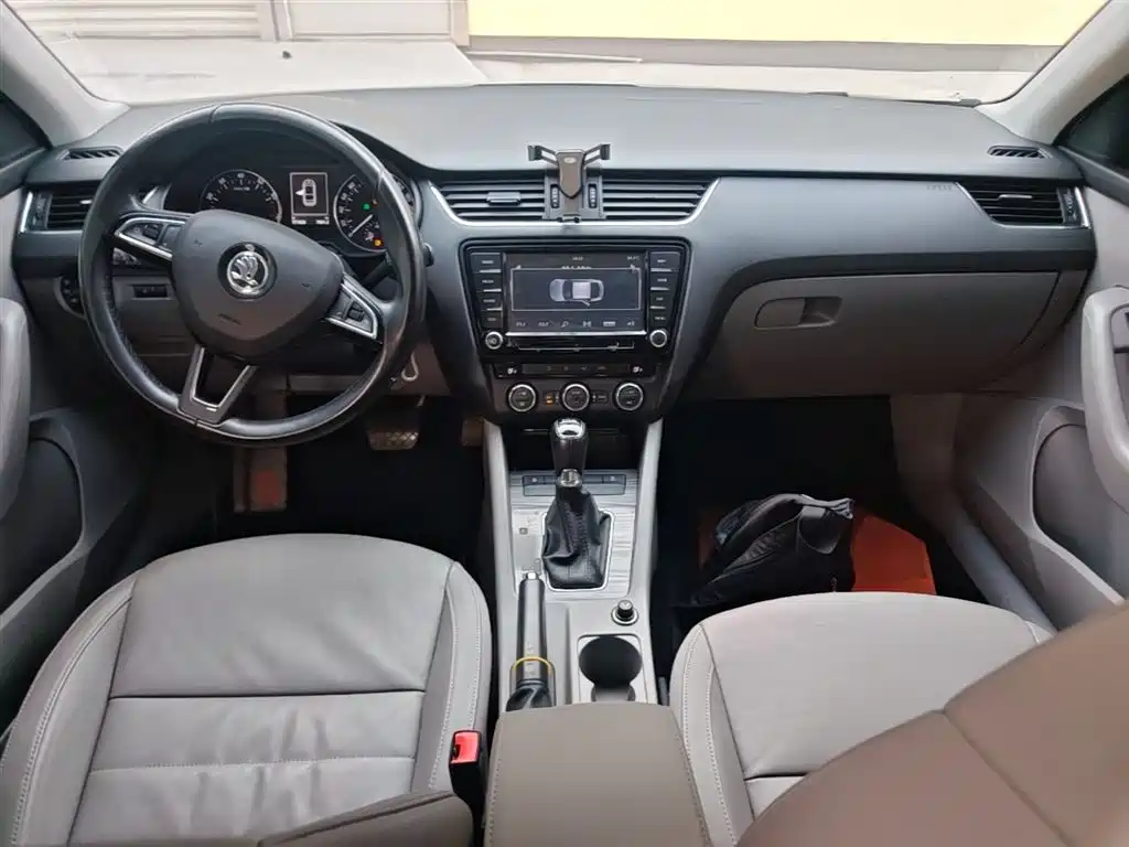 Skoda Octavia 2015 — фото 10
