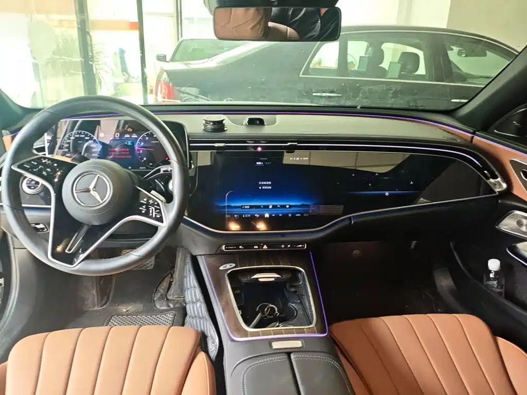Mercedes-Benz E-Class 2024 — фото 11