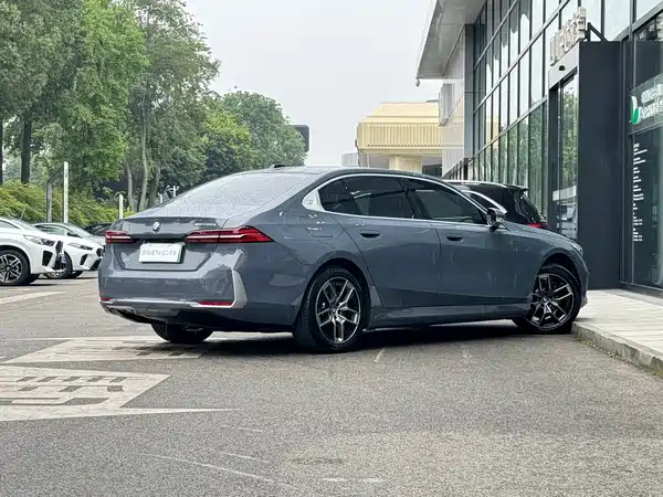 BMW i5 2024