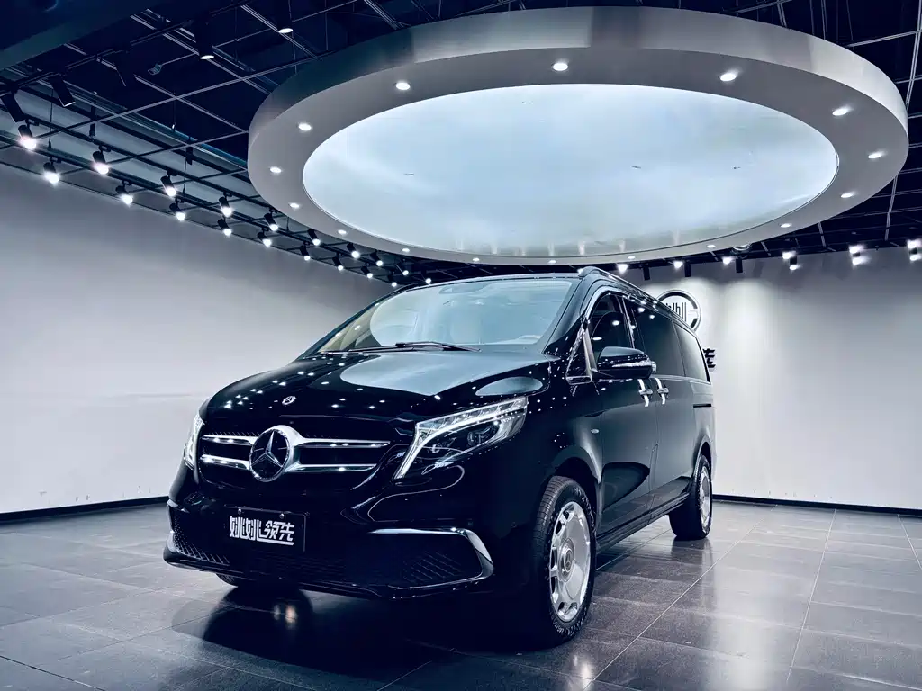 Mercedes-Benz V-Class 2021 — фото 1