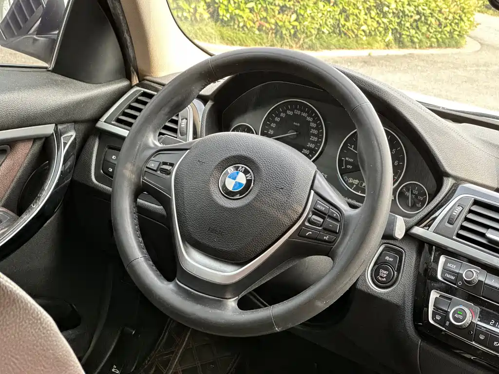 BMW 3 Series 2018 — фото 14