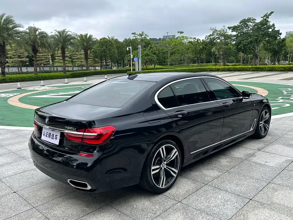 BMW 7 Series 2018 — фото 31