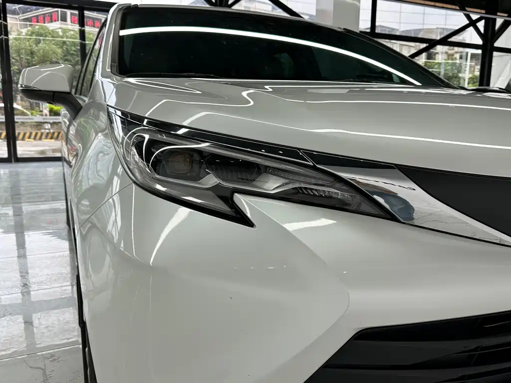Toyota Sienna 2023 — фото 25
