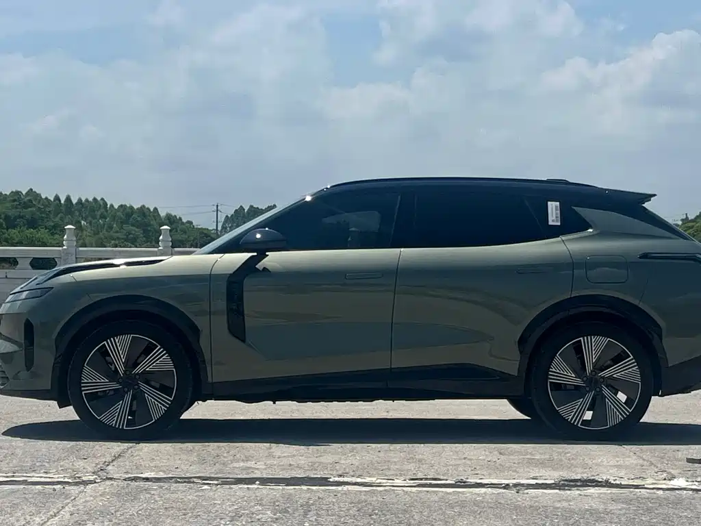 Lynk & Co 08 EM-P 2024