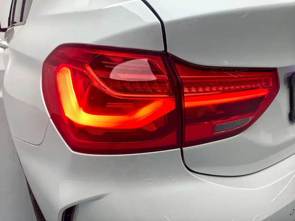 BMW 1 Series 2021 — фото 12