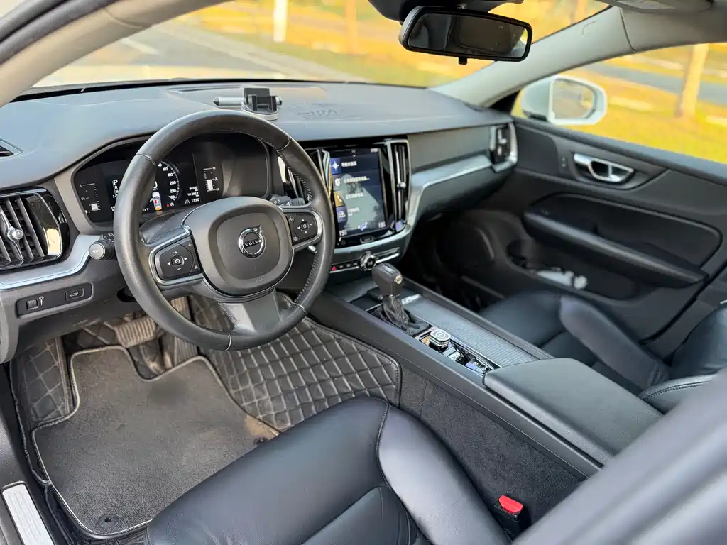 Volvo S60 2020 — фото 10